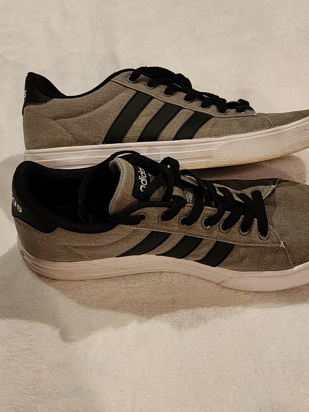 Adidas Men's Casual Canvas Sneakers in Olive Gray - Picture 10 of 11